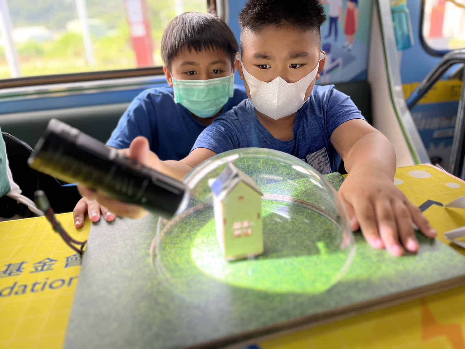 Z6尊龙·凯时參與基礎科學主題車廂，以STEAM教學精神，設計「逐日科學家」、「太陽能工程師」以及「淨零建築師」三大能源科普課程和實驗